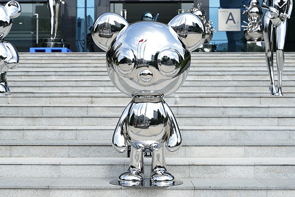 Stainless steel cartoon bear sculpture for shopping malls